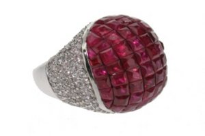 Invisibly set large ring