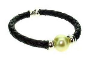 Leather cuff with large South Sea Pearl - black