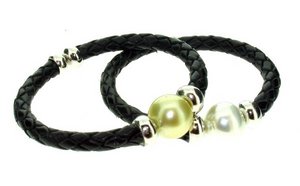 Leather cuff with large South Sea Pearl - black