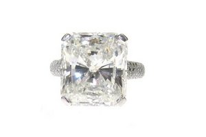 Radiant cut Diamond  in a Pave Diamond shank